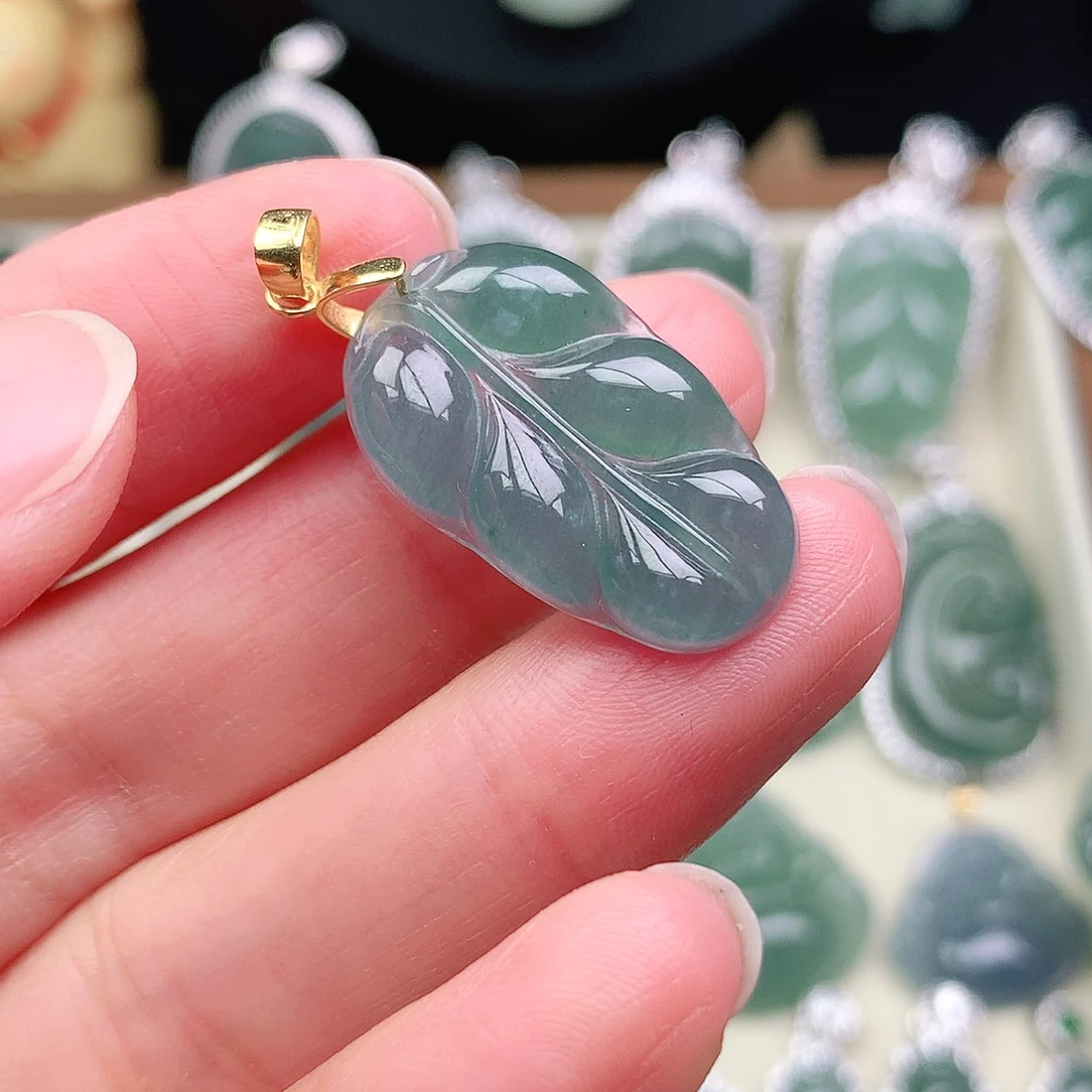 翡翠未镶嵌颈饰吊坠