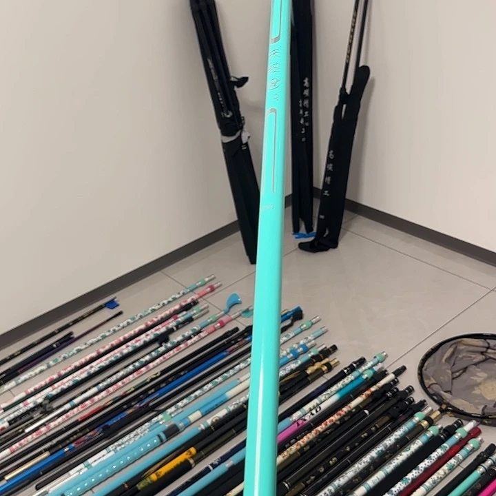 2.4蓝色支架螺杆.