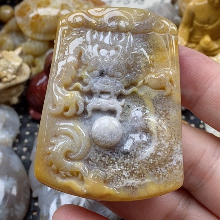 颈饰未镶嵌硅化珊瑚（珊瑚玉）有瑕