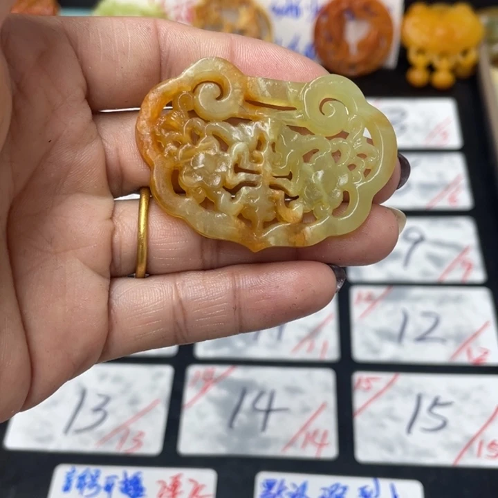 小***7合金蛇纹石玉颈饰