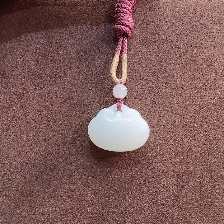 和田玉未镶嵌颈饰平安锁（微包容）