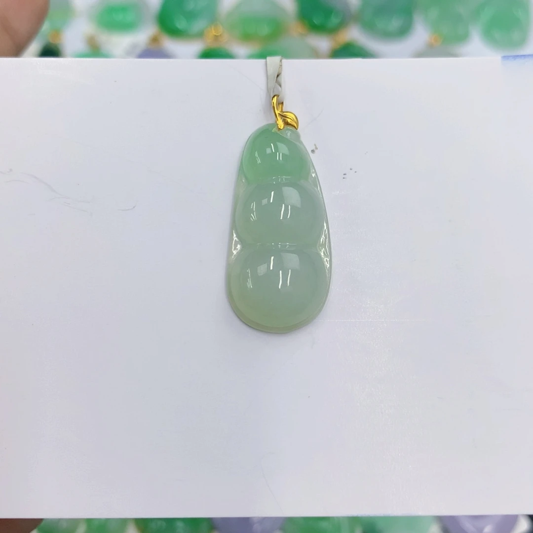 翡翠18K金镶嵌颈饰翡翠