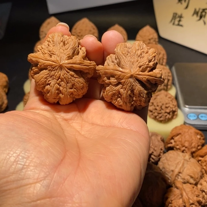 文玩核桃吊坠大粗筋43尖有修