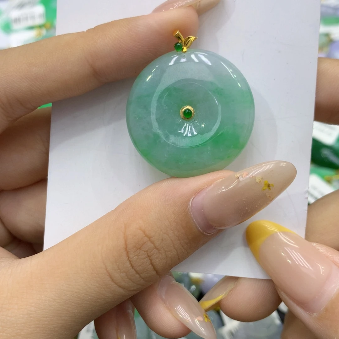 翡翠18K金镶嵌颈饰