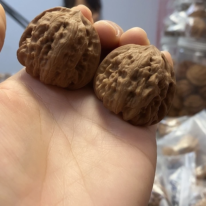 文玩核桃把件39.5平谷凹底红皮尖黄