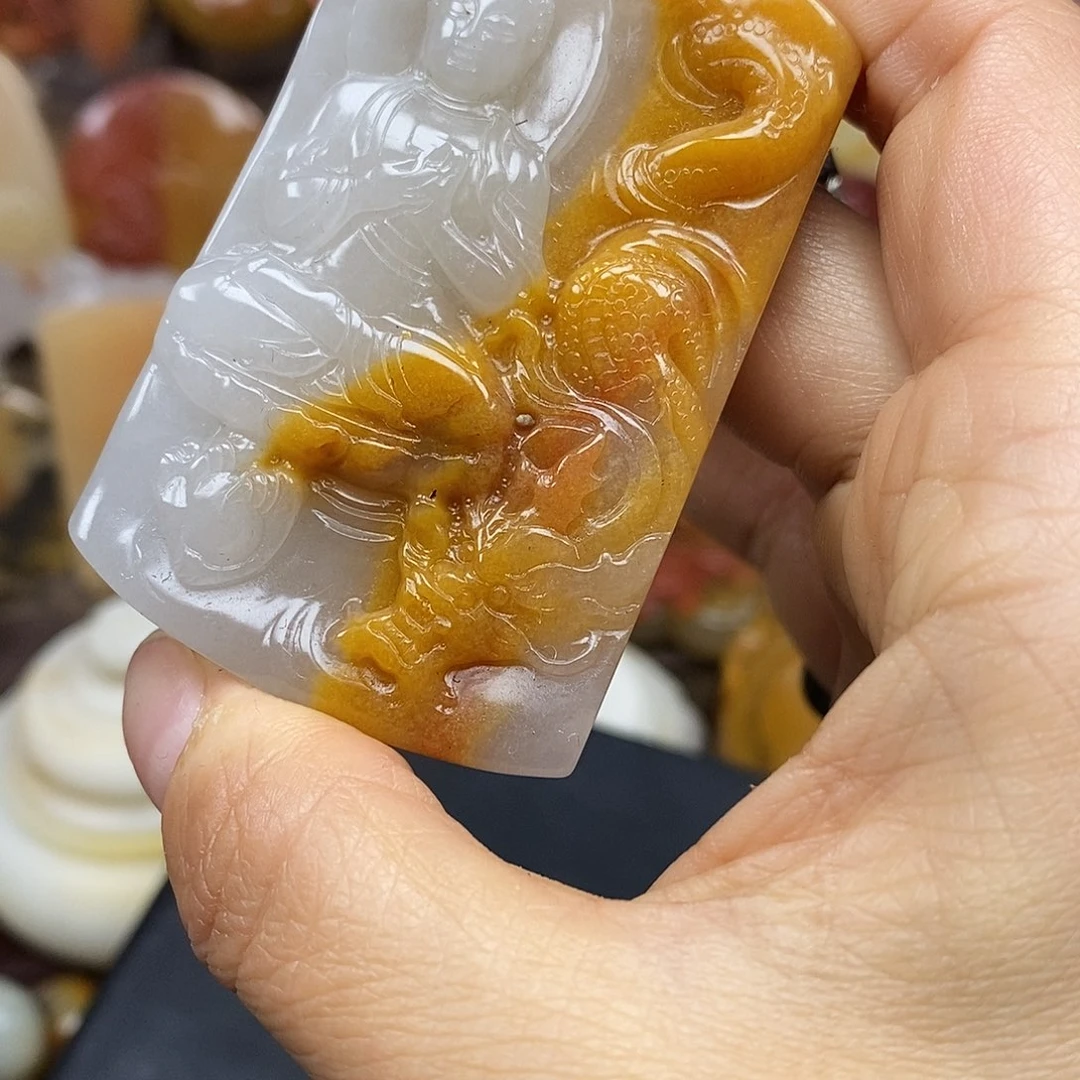 石英质玉（黄龙玉）颈饰未镶嵌