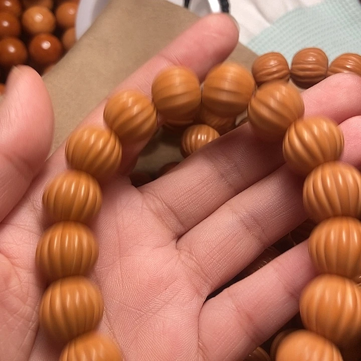 猴头核桃吊坠手持