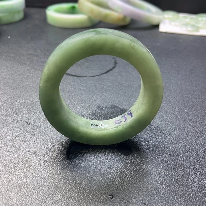 定制翡翠未镶嵌手镯