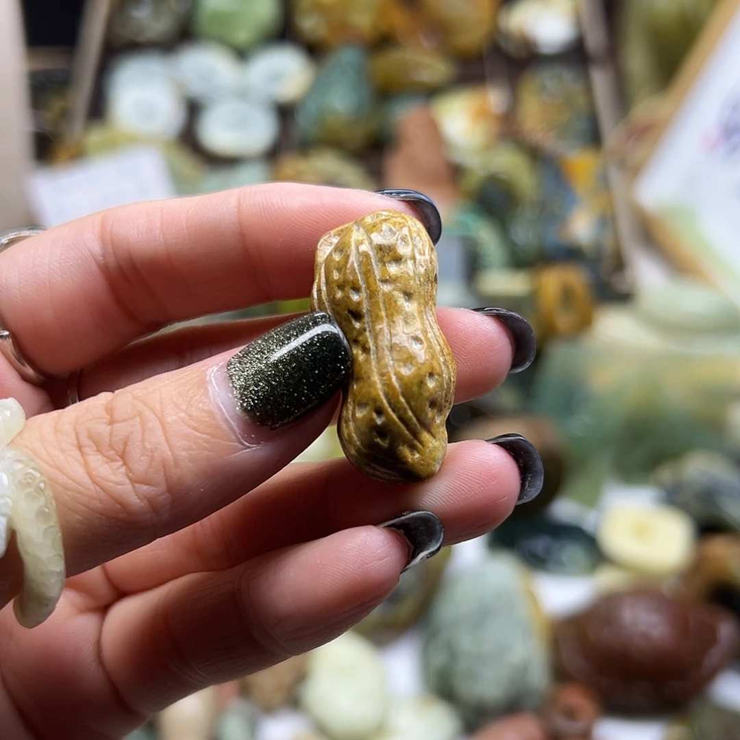 岫岩河磨玉（透闪石质玉）未镶嵌颈饰河磨玉花生
