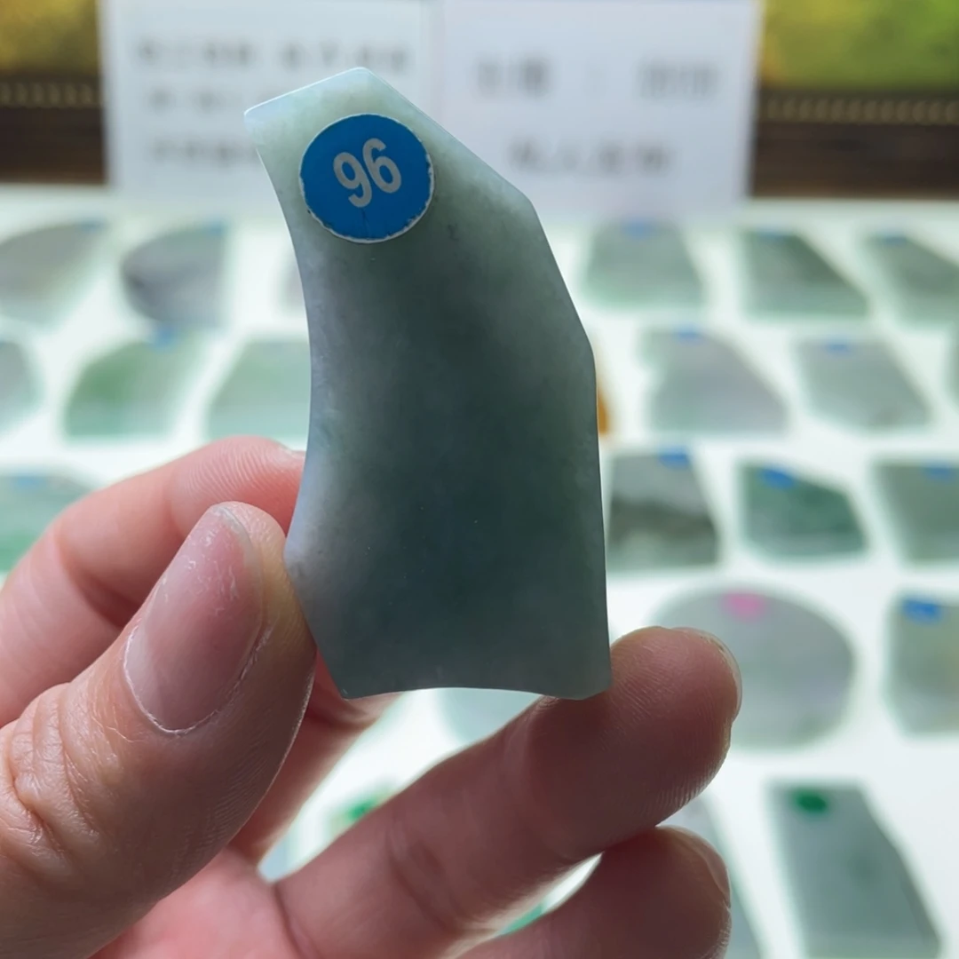 定制翡翠未镶嵌挂件