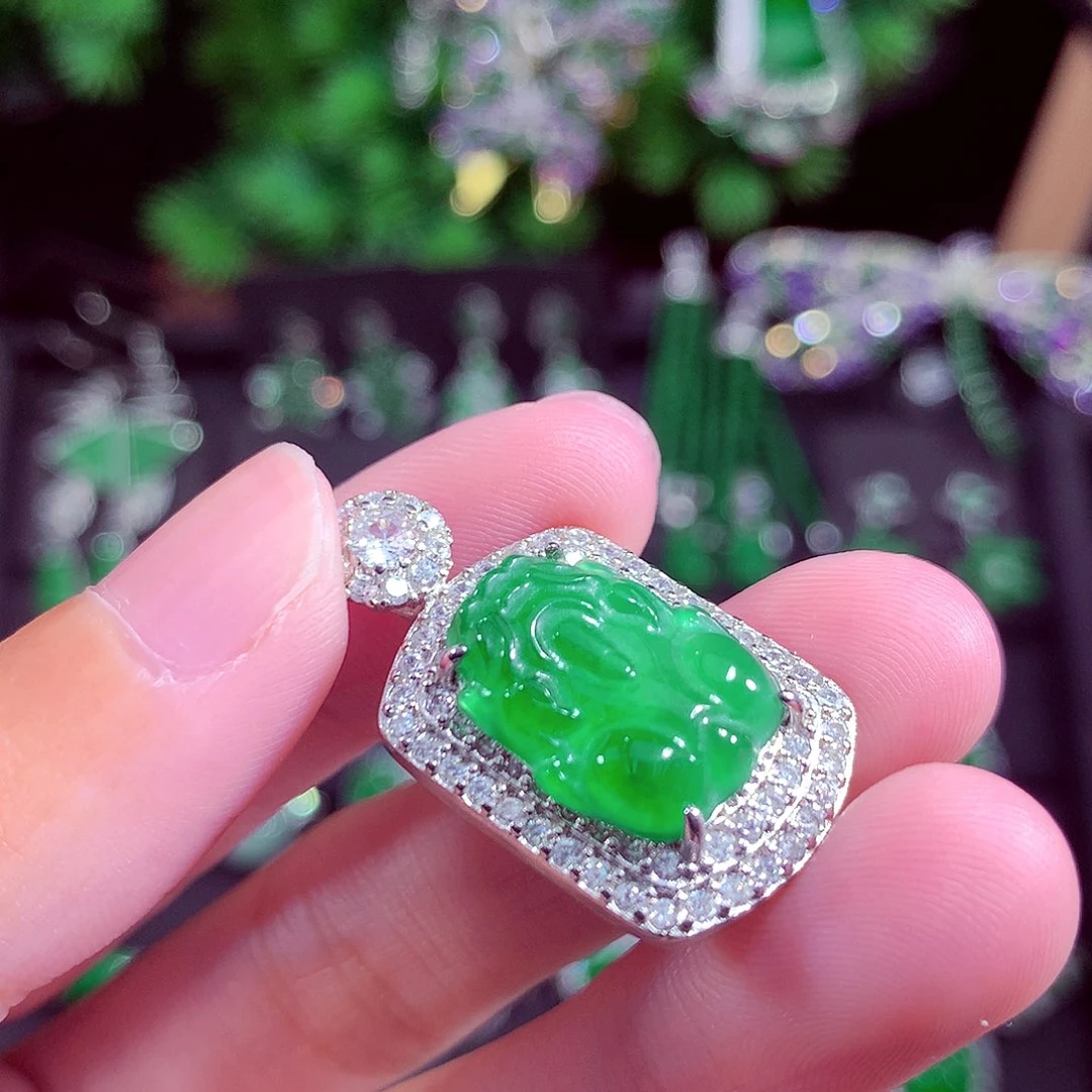 颈饰未镶嵌翡翠天然