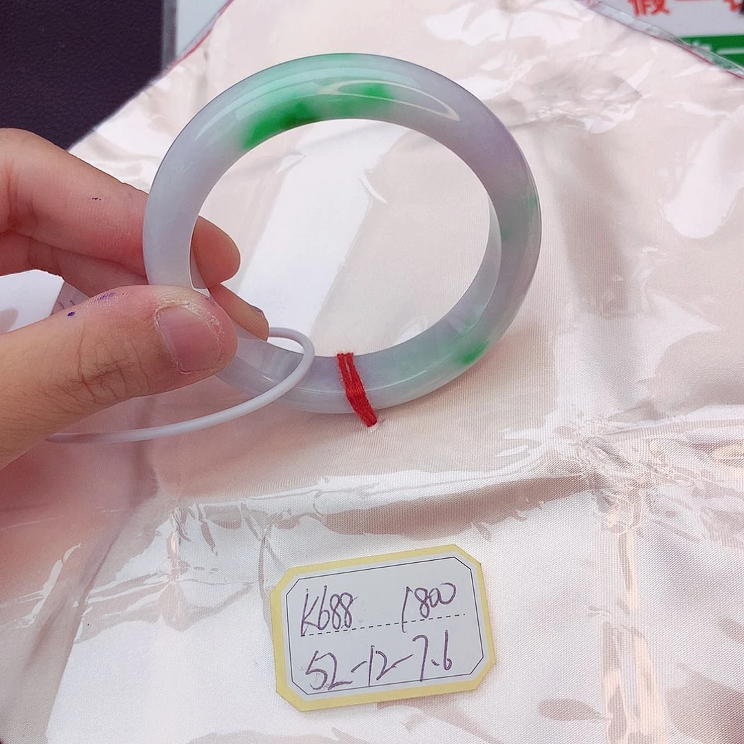 翡翠手镯未镶嵌我