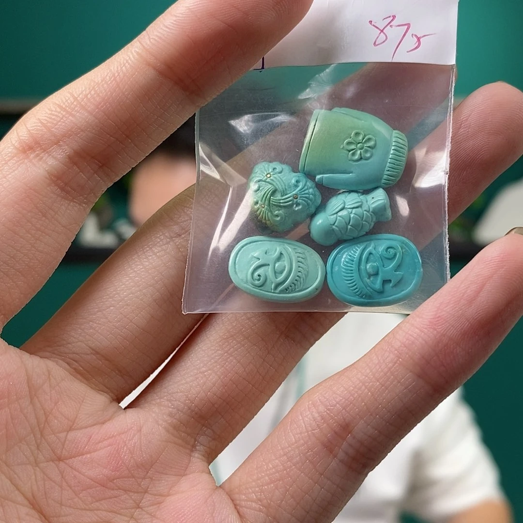 绿松石未镶嵌珠宝奇石
