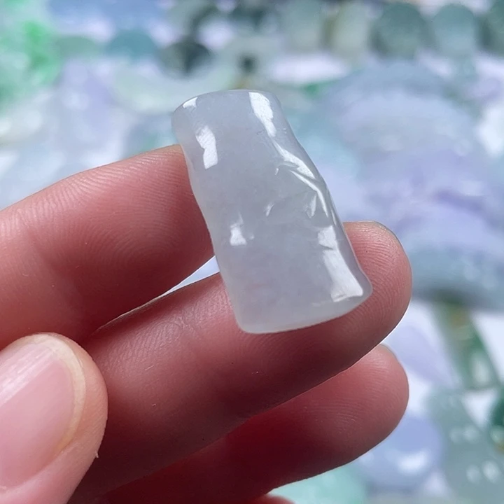 翡翠未镶嵌颈饰竹节