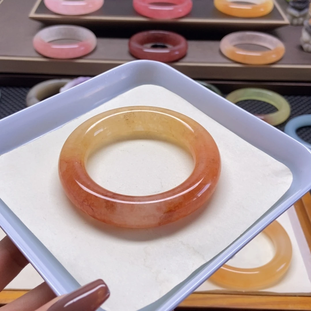 未镶嵌手镯石英岩玉