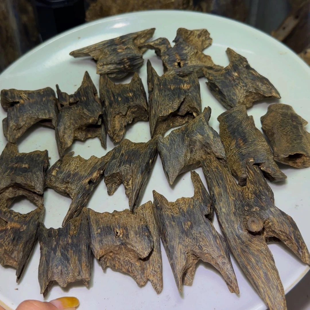 沉香手把件小*沉香奇楠翠绿小包香料220克