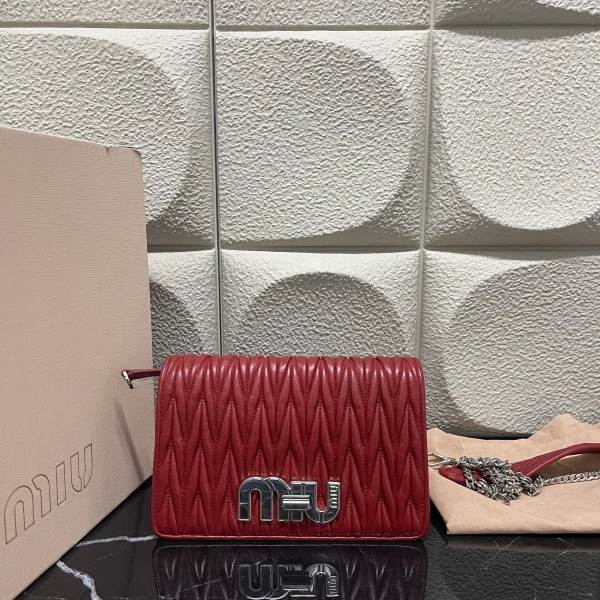 95新/谬谬/妃鱼/单肩包/市场价9500/250226LT0030