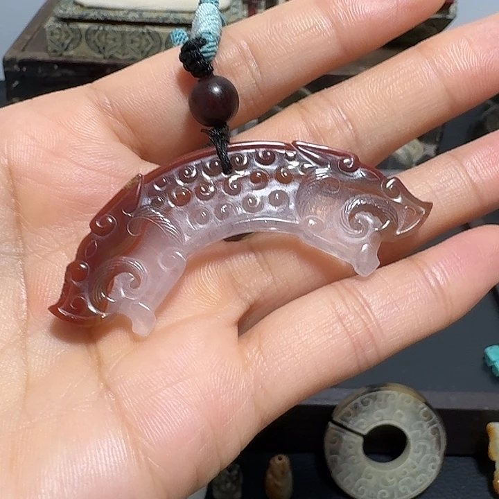 当***生和田玉未镶嵌颈饰