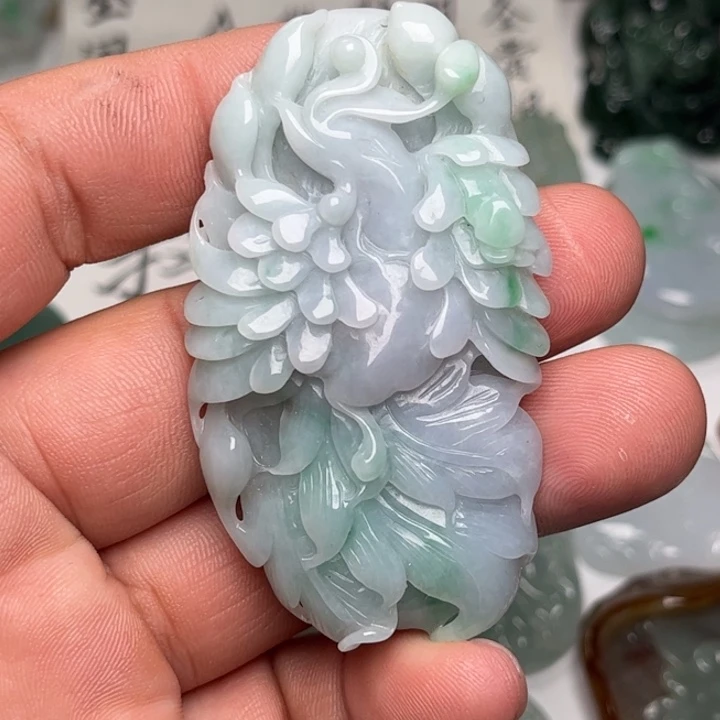 翡翠未镶嵌颈饰凤凰