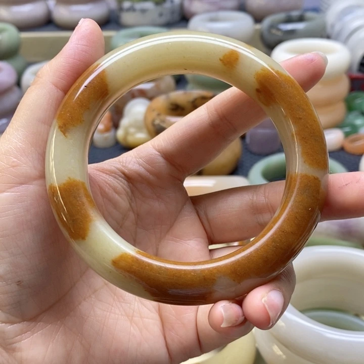 未镶嵌手镯石英岩玉