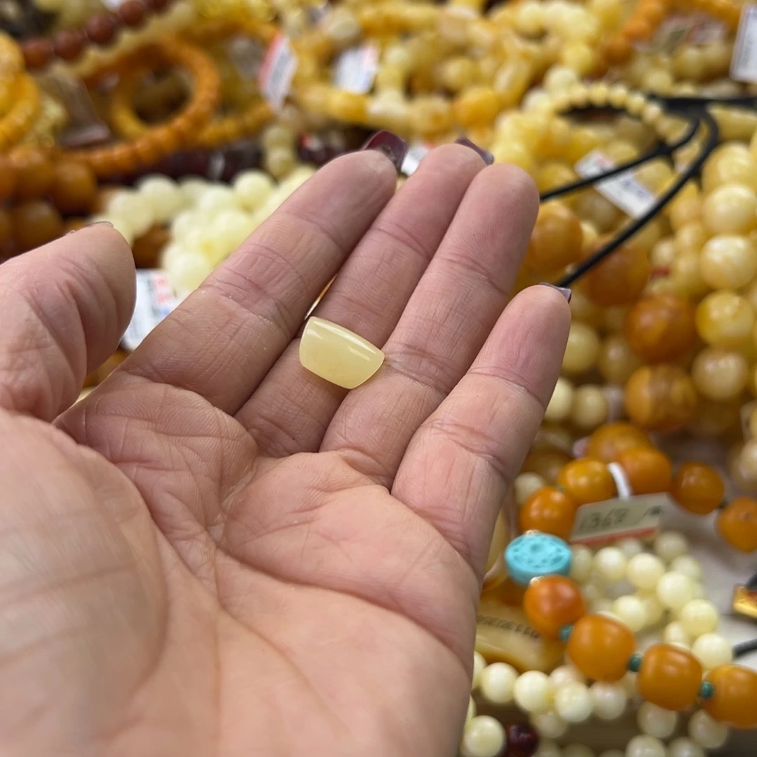 琥珀珠宝奇石未镶嵌