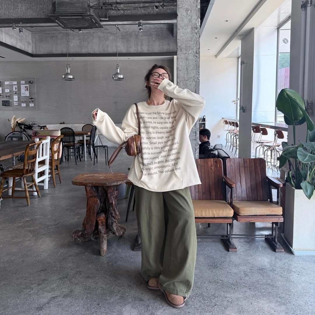 晶咕软软【松弛主义】慵懒风韩版百搭前插口袋磨破字母印花卫衣