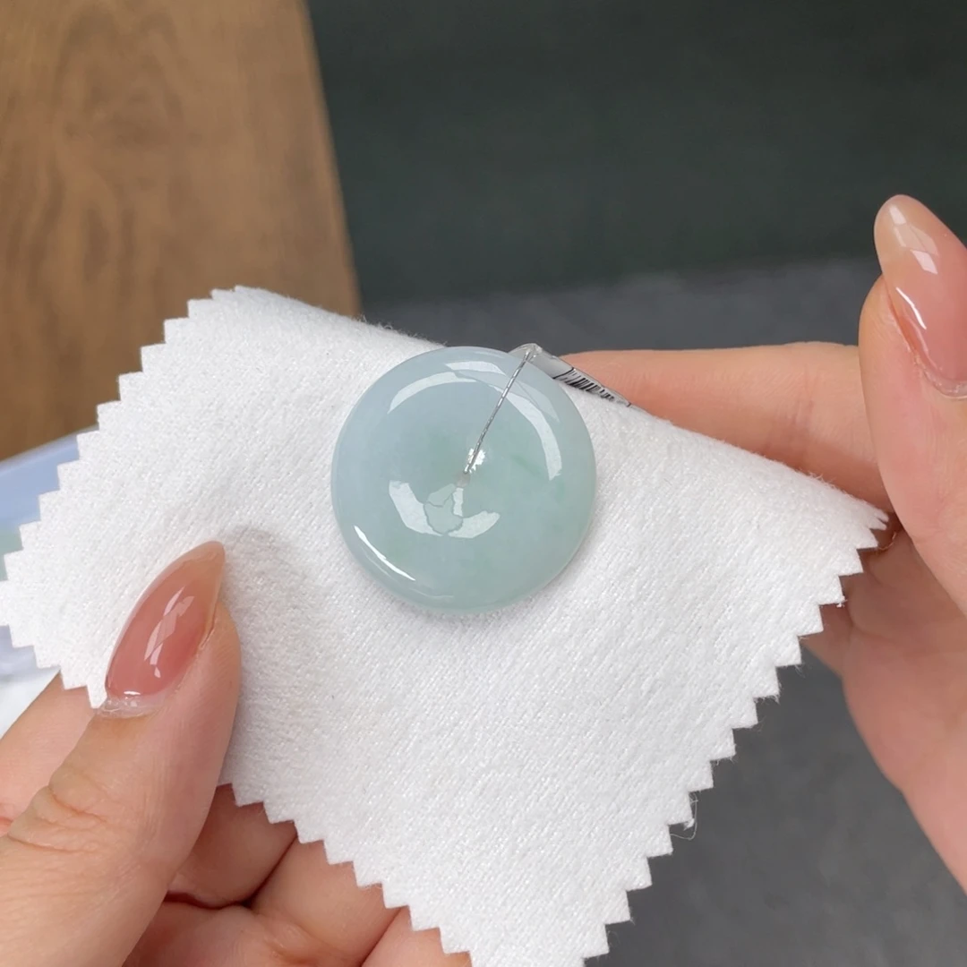 翡翠颈饰未镶嵌平安扣