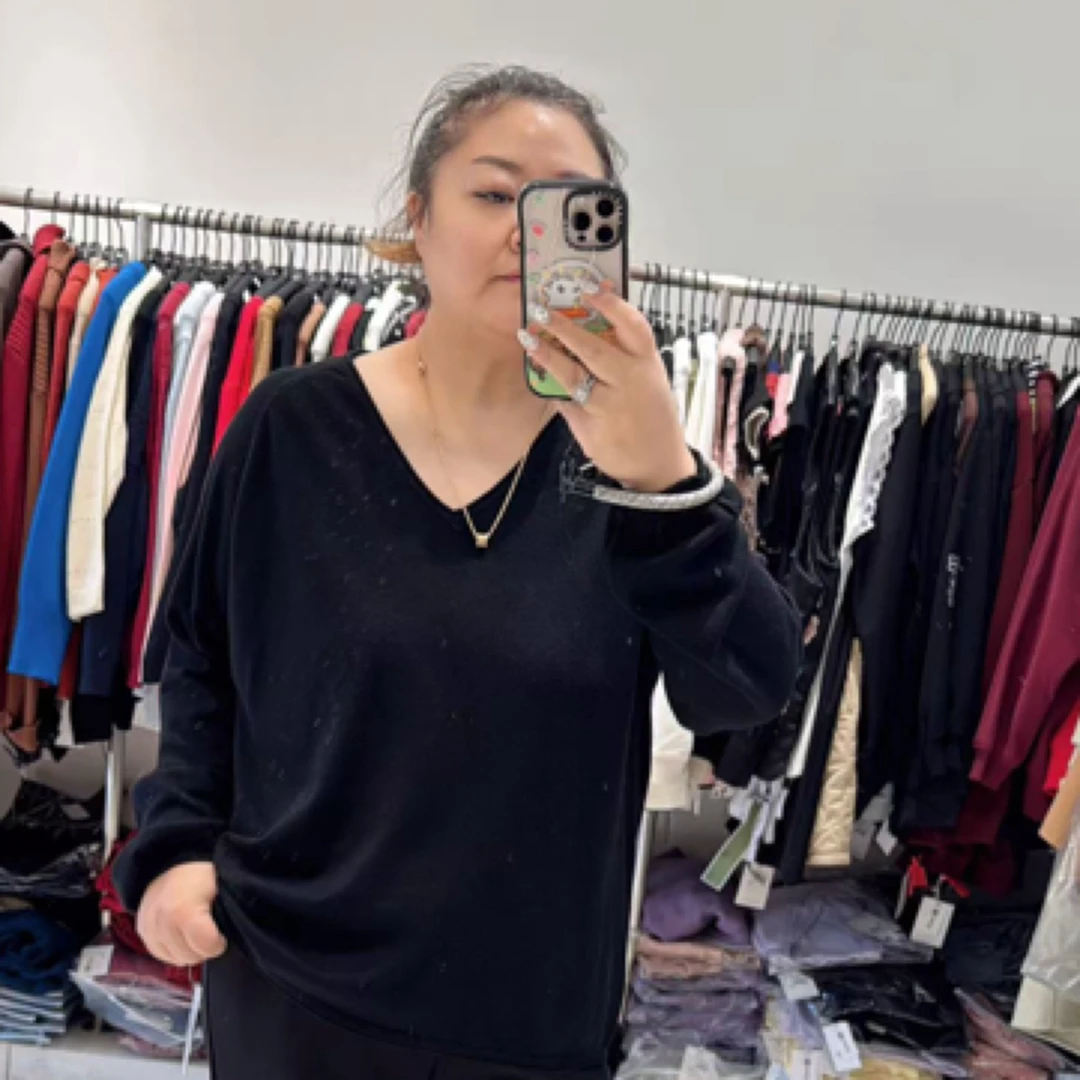 DD88811V领纯色针织上衣