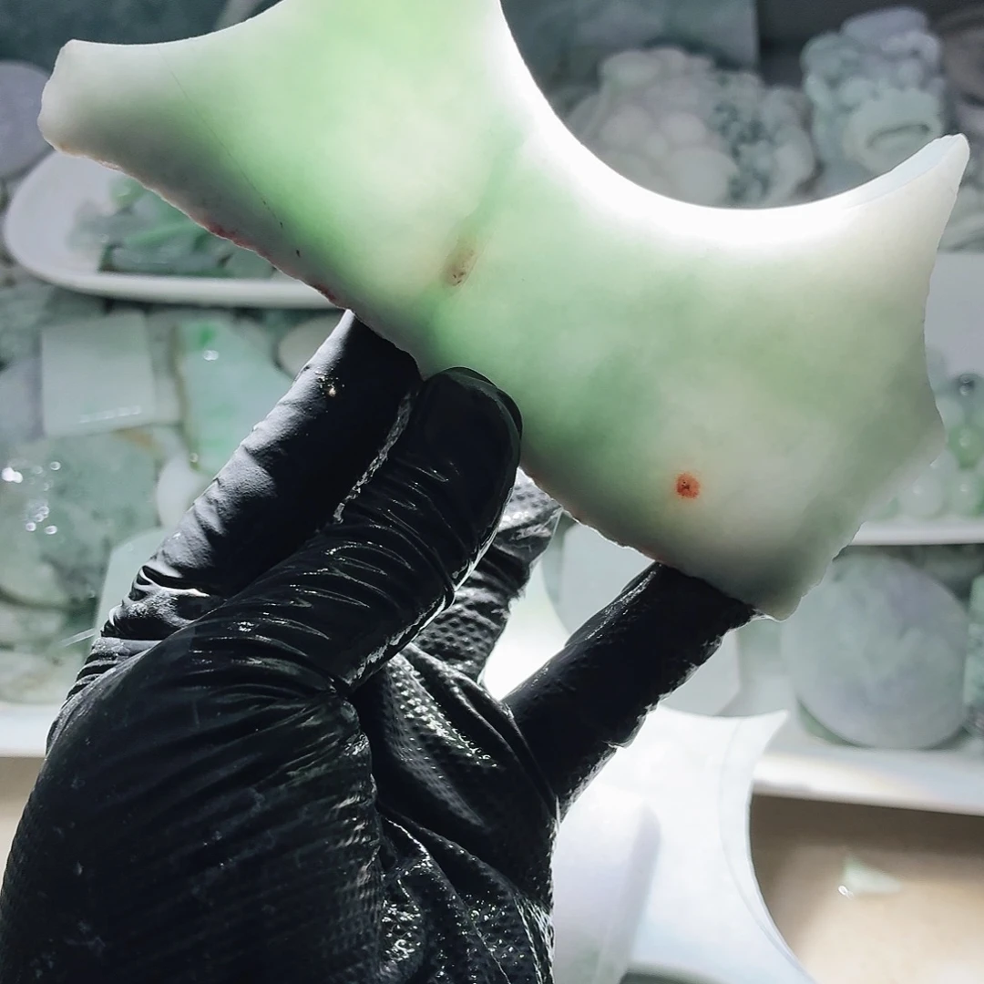 翡翠未镶嵌颈饰边角料