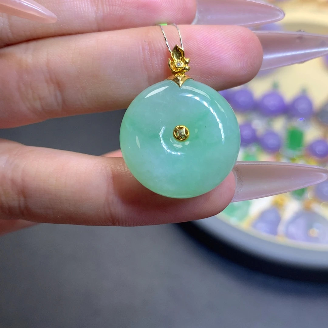 翡翠18K金镶嵌颈饰