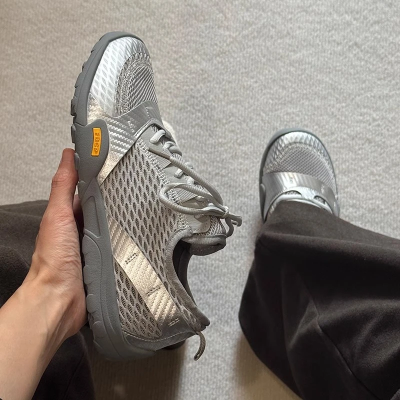 夏季镂空透气网面运动鞋男慢跑时尚小众休闲通勤赤足户外登山男鞋