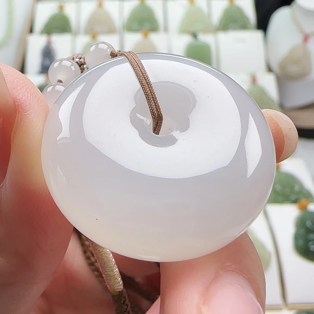 逸***尘和田玉未镶嵌颈饰