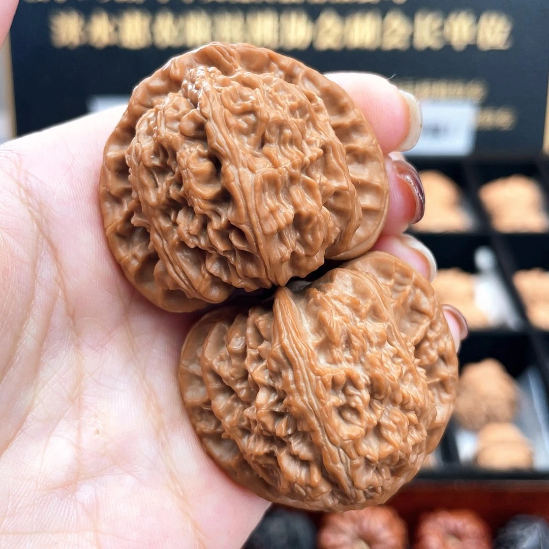 把件文玩核桃42毕业级全品正三角白➕主筋居中对齐42s1