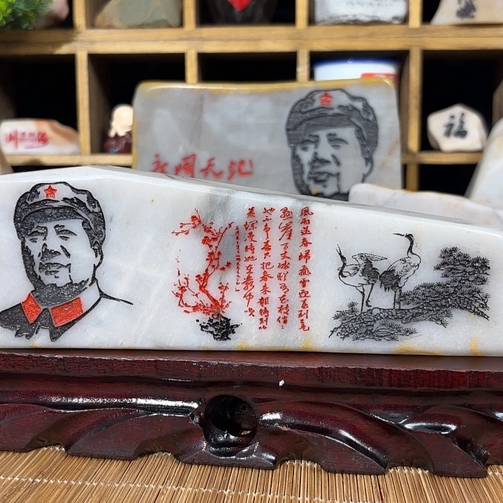 新疆金丝彩玉石客厅摆件