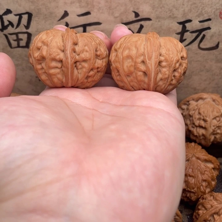 文玩核桃把件42元宝轻微水尖