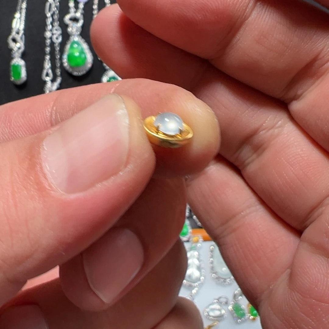 翡翠挂件18K金镶嵌