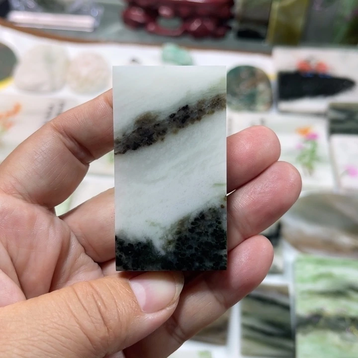 独山玉未镶嵌颈饰