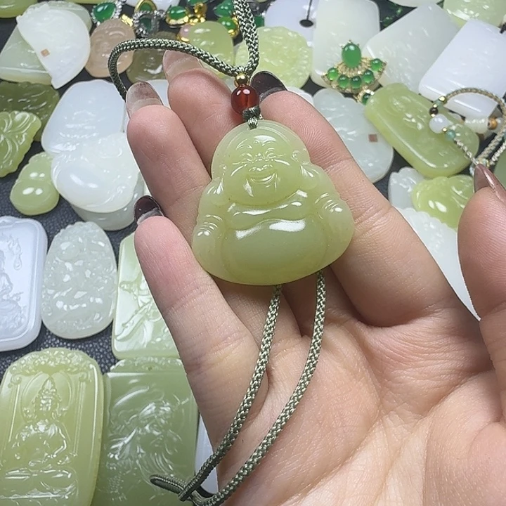 石英质玉未镶嵌颈饰