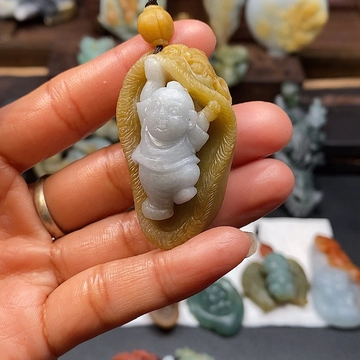 用***8定制翡翠未镶嵌毛货抛光