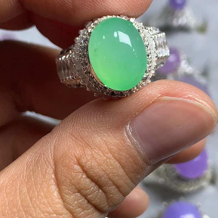 翡翠未镶嵌戒指铜托，卖裸石，需要二次镶嵌