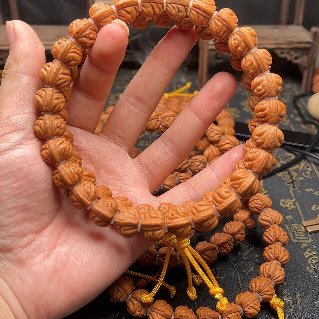 桃核吊坠小金豆手持