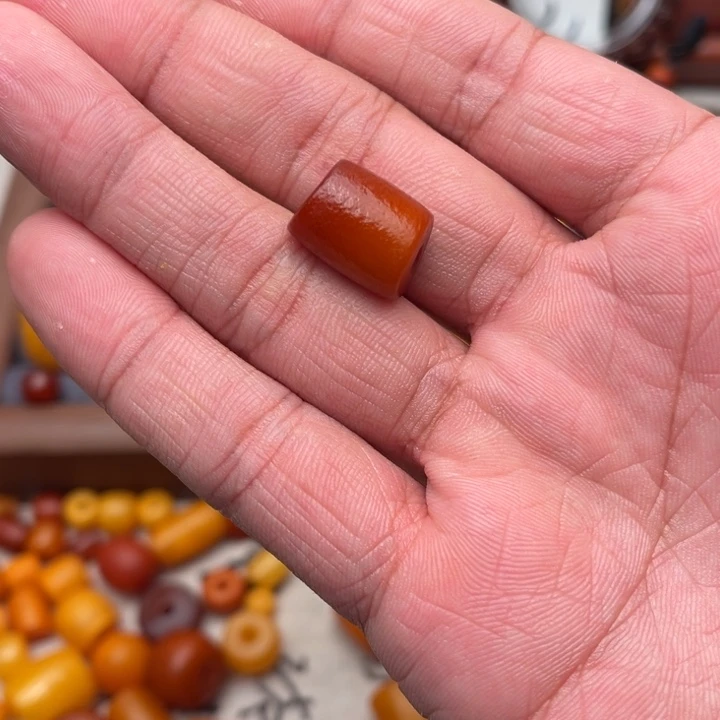 淡***菋琥珀未镶嵌裸石蜜蜡马蹄