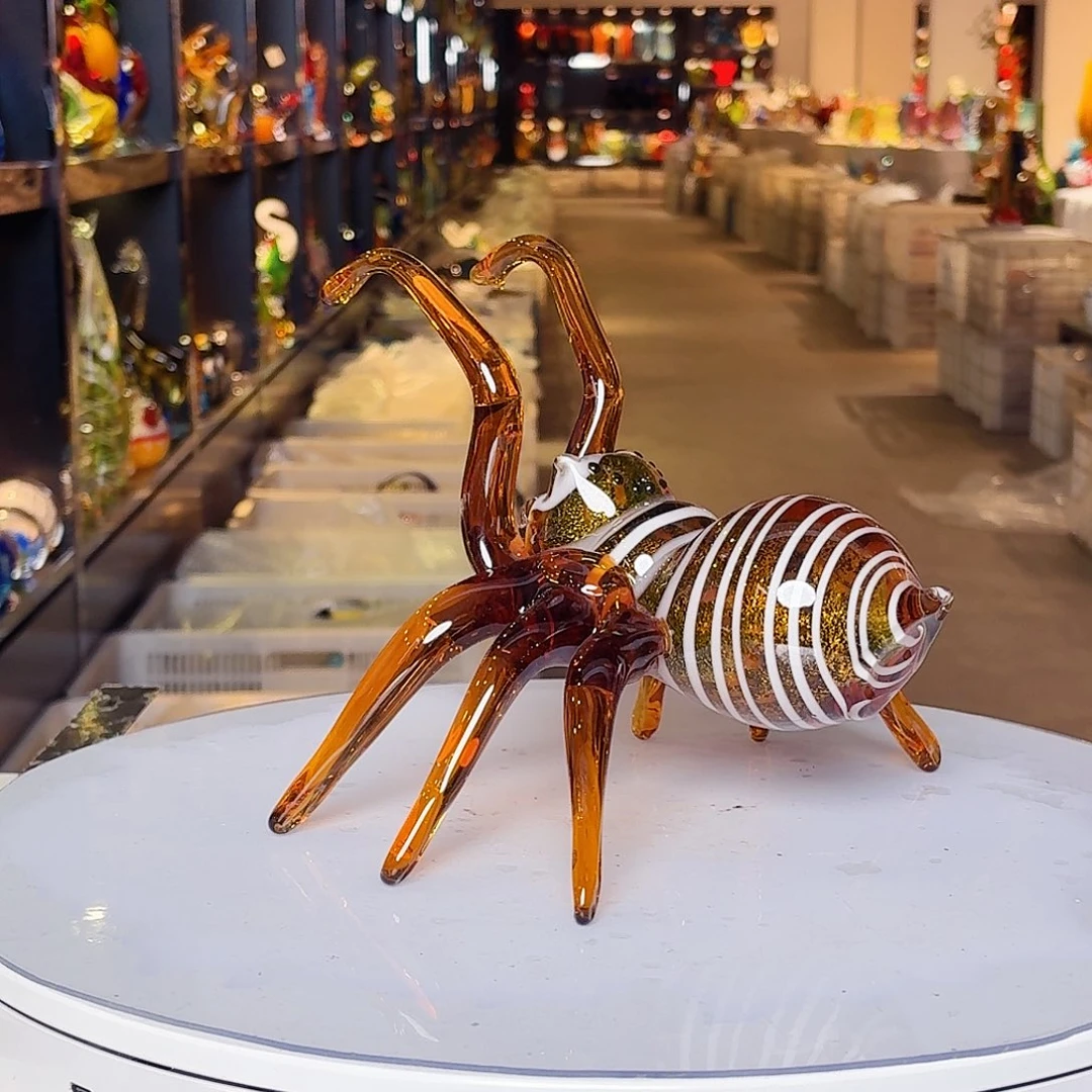 摆件琉璃花的颜色也是