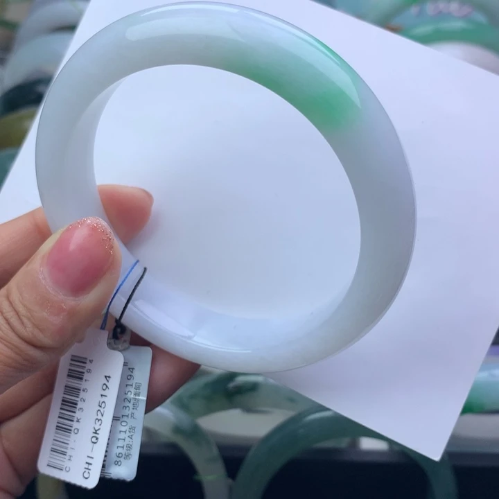 翡翠手镯未镶嵌天然翡翠手镯