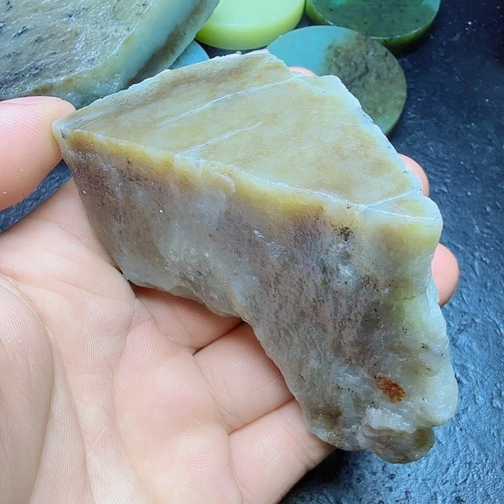 和田玉（糖玉）未镶嵌珠宝奇石