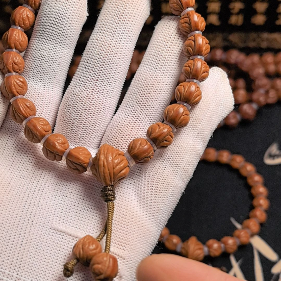 桃核吊坠小龙纹手持