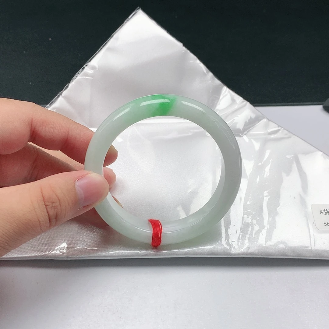 翡翠手镯未镶嵌翡翠097