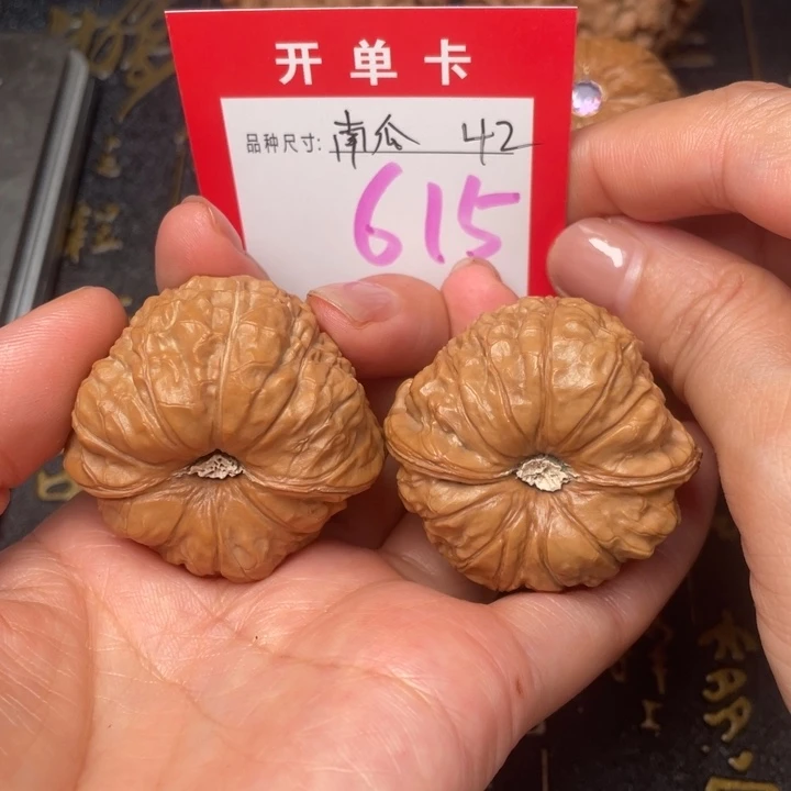 吊坠桃核文玩了吗