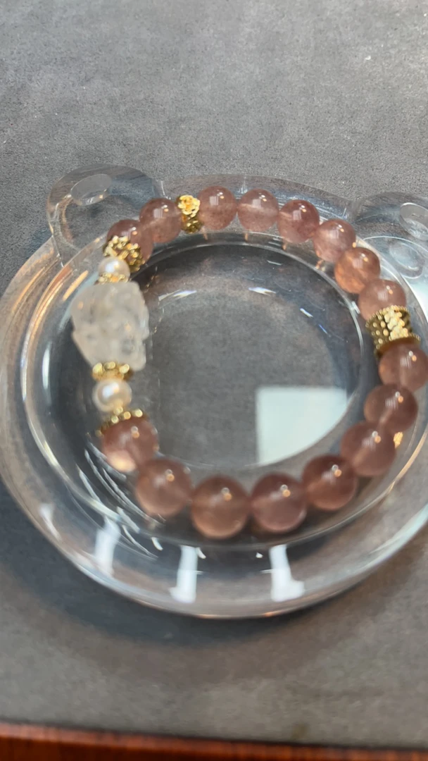 草莓晶白水晶九尾手串A316