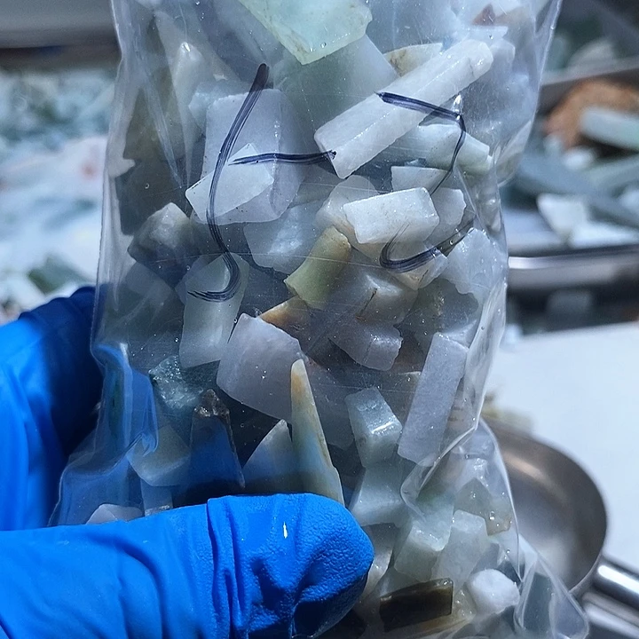 翡翠未镶嵌颈饰鱼缸料52